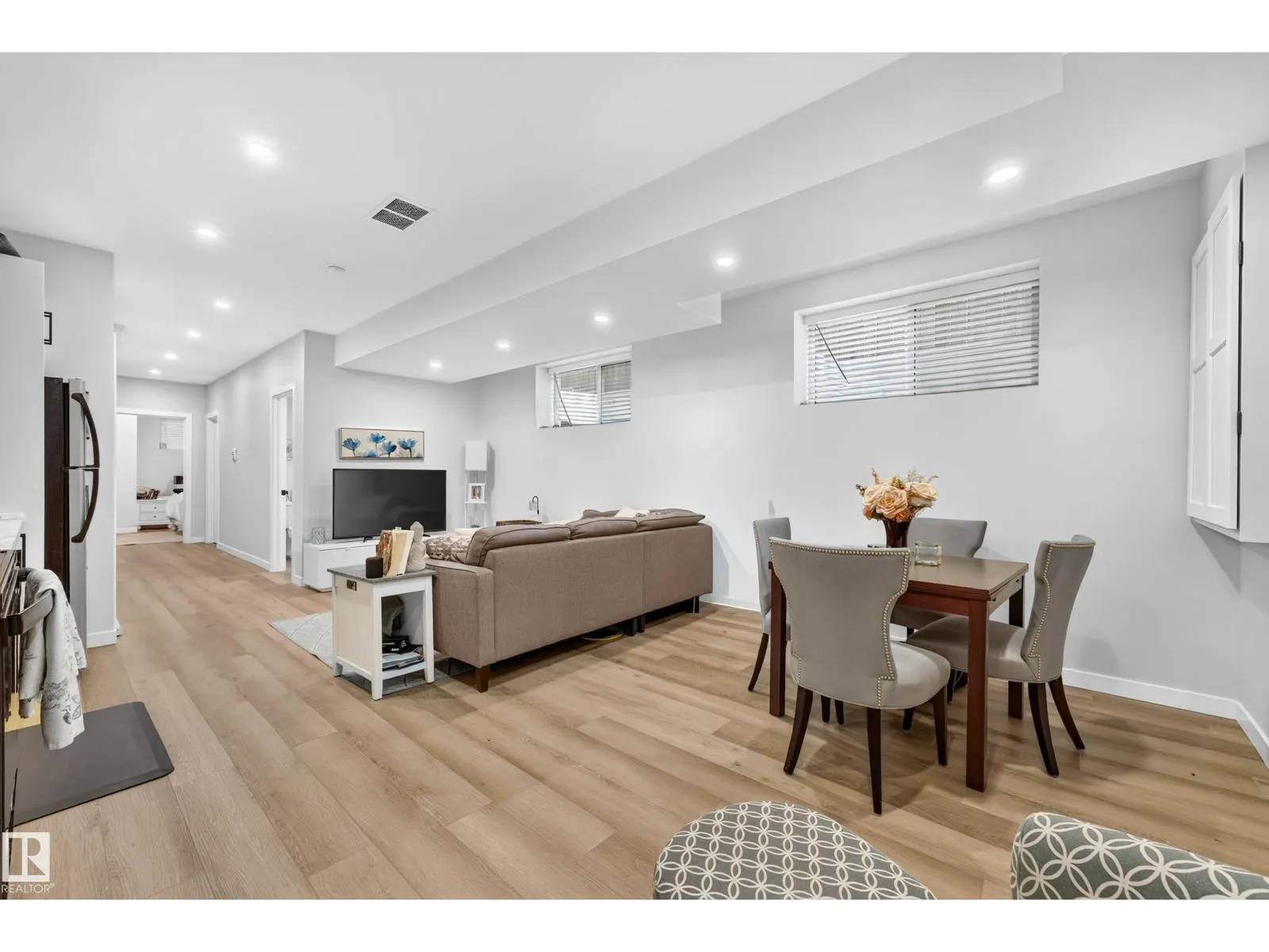9320 71 AV NW