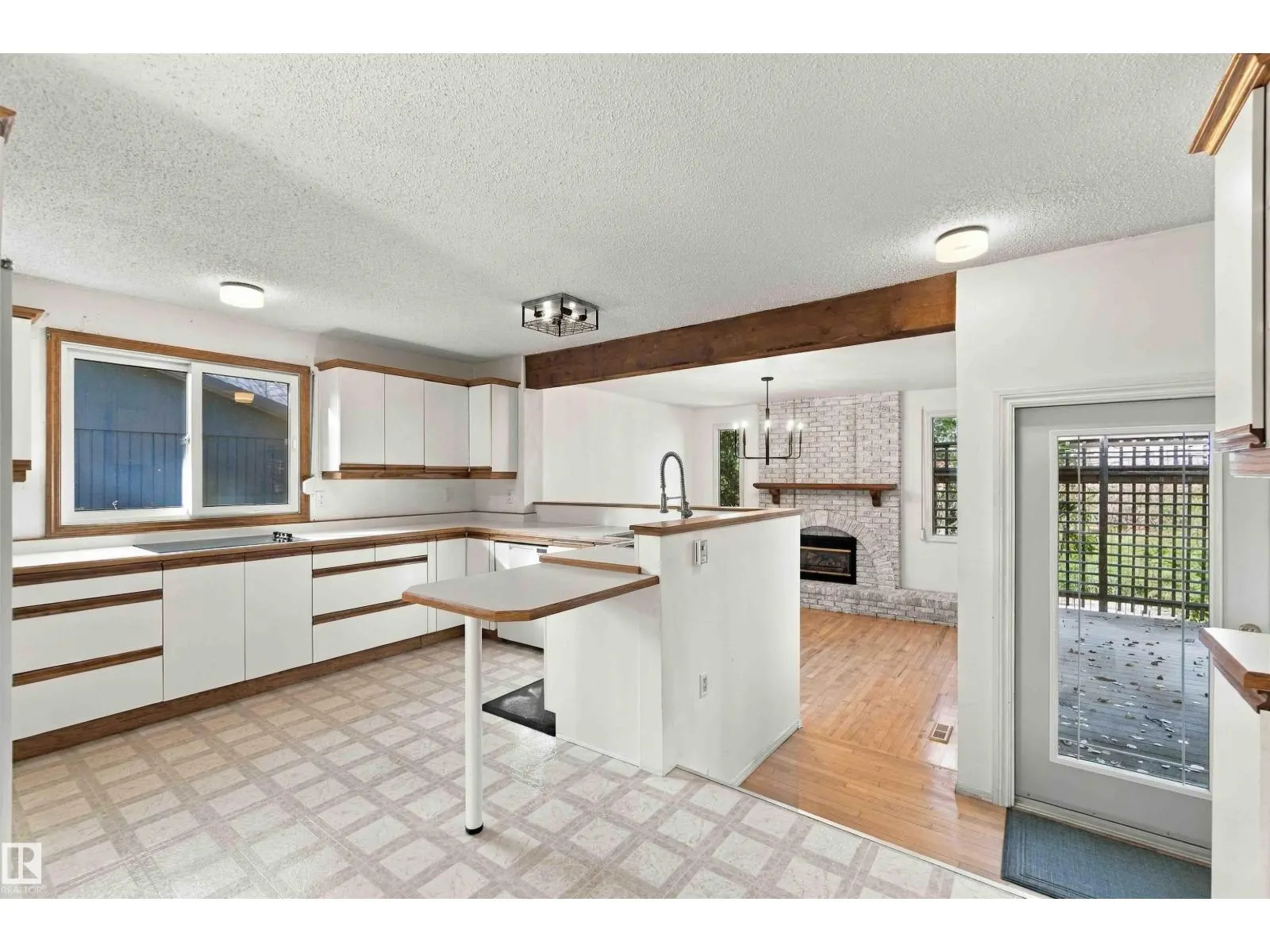 16 BEAUVISTA DR