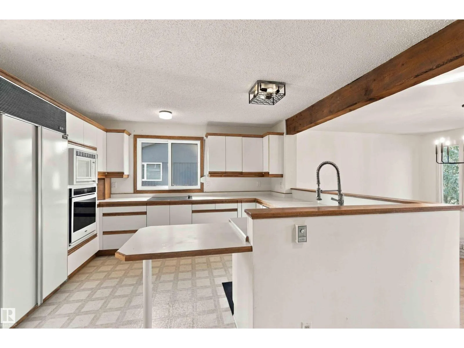 16 BEAUVISTA DR