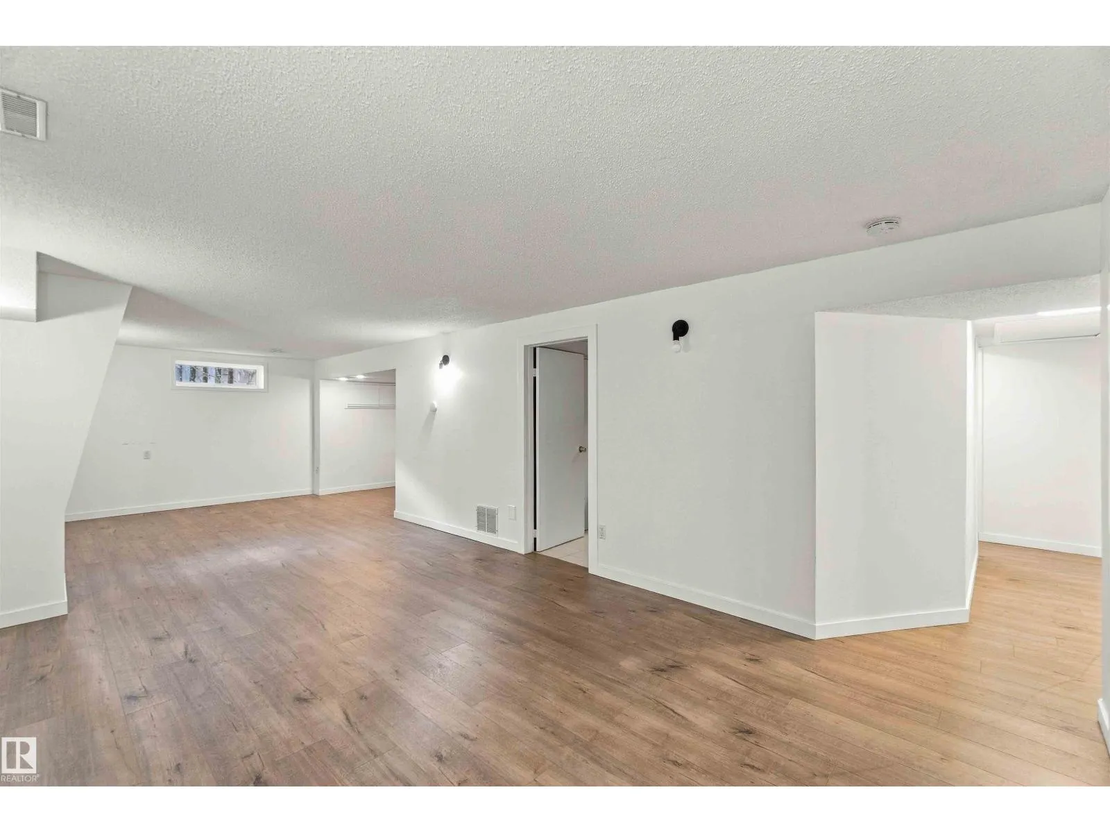 16 BEAUVISTA DR