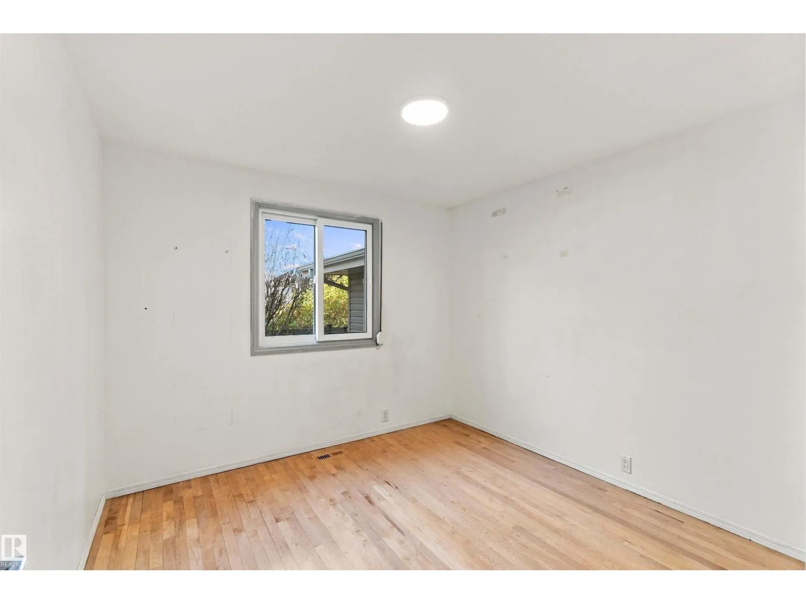16 BEAUVISTA DR