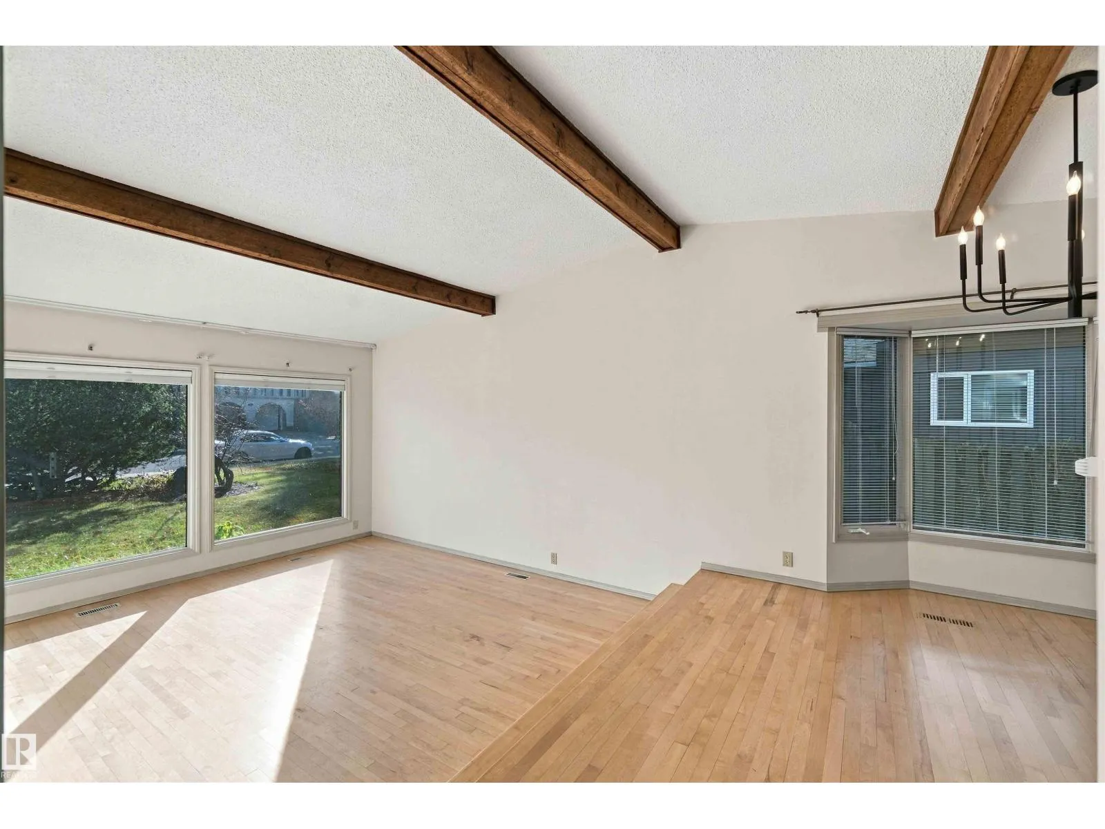 16 BEAUVISTA DR