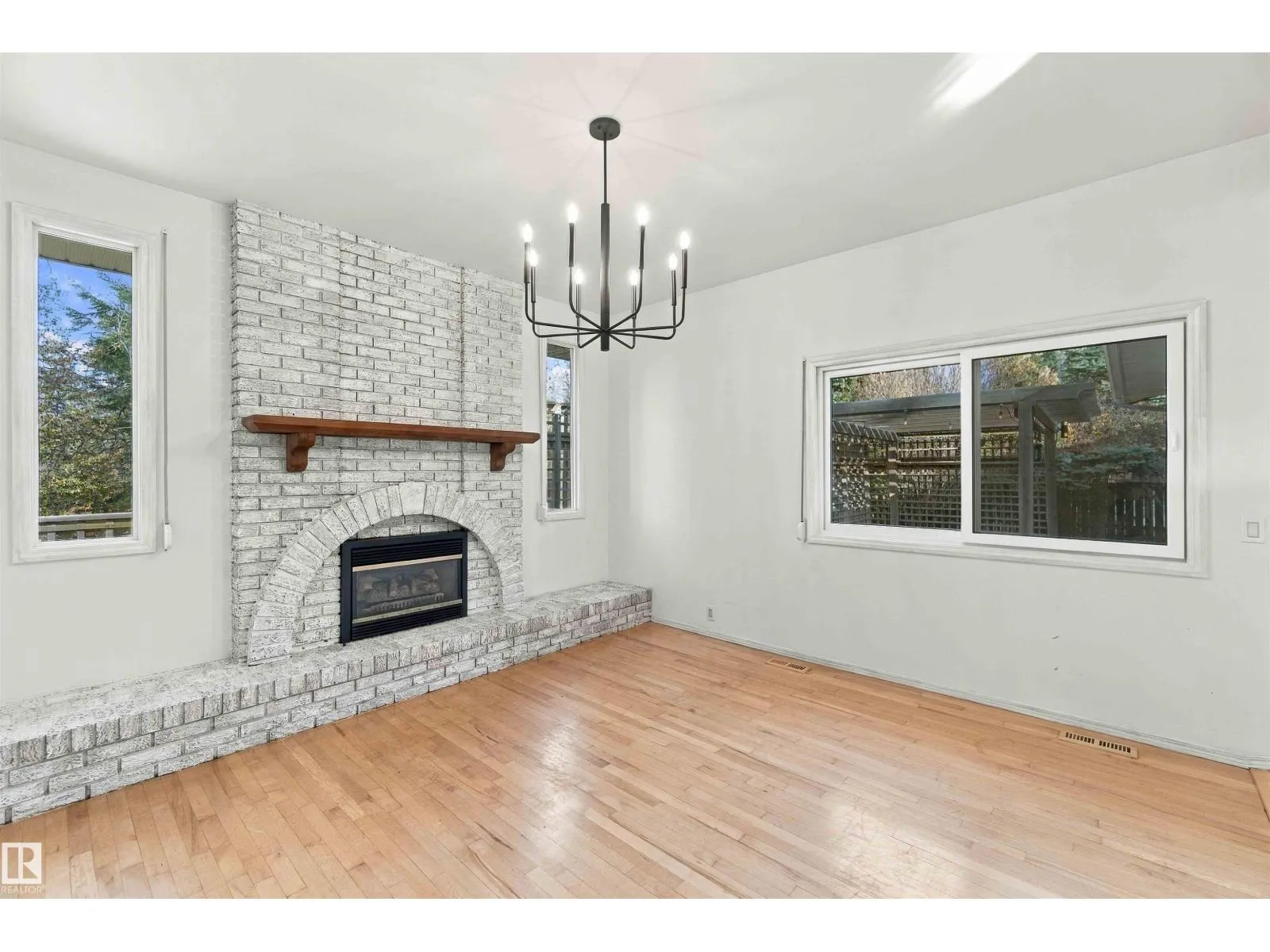 16 BEAUVISTA DR