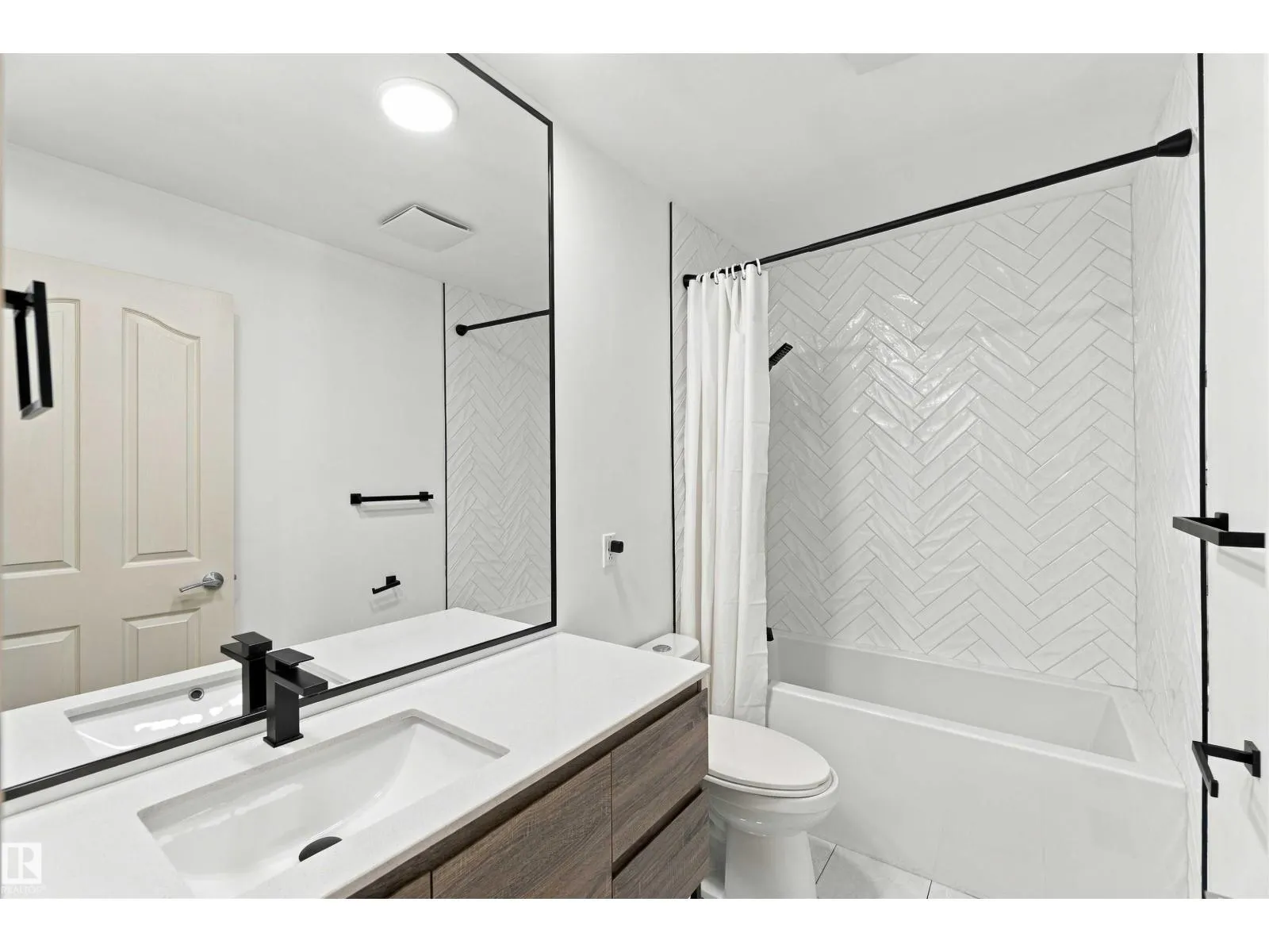 16 BEAUVISTA DR