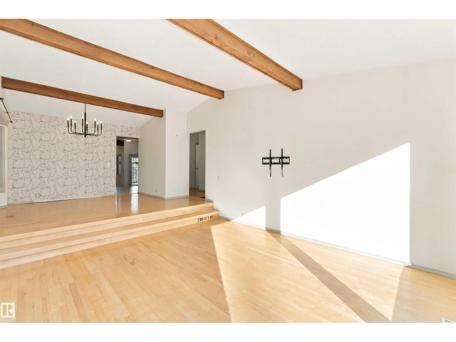 16 BEAUVISTA DR