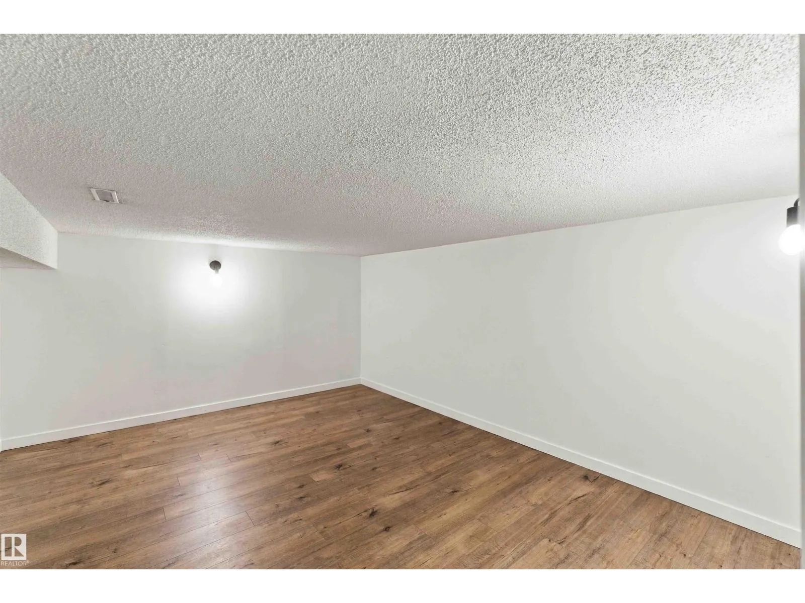 16 BEAUVISTA DR