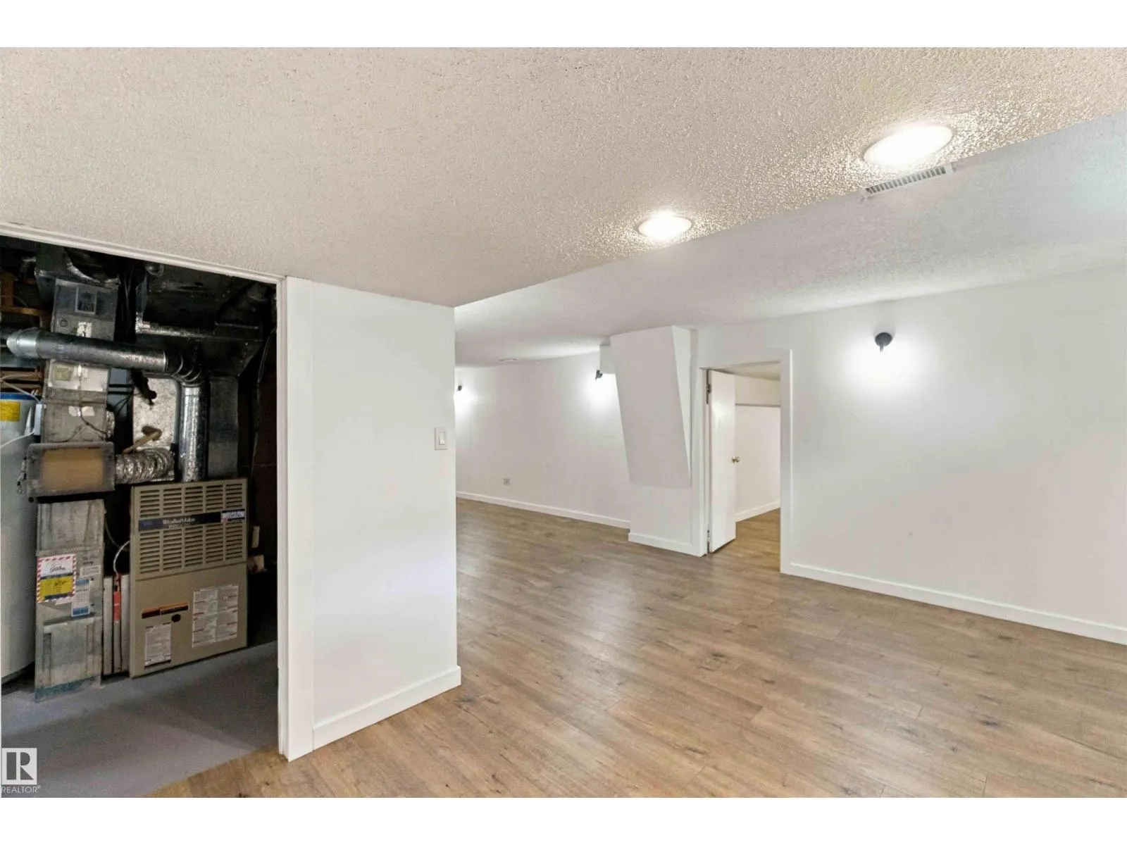 16 BEAUVISTA DR