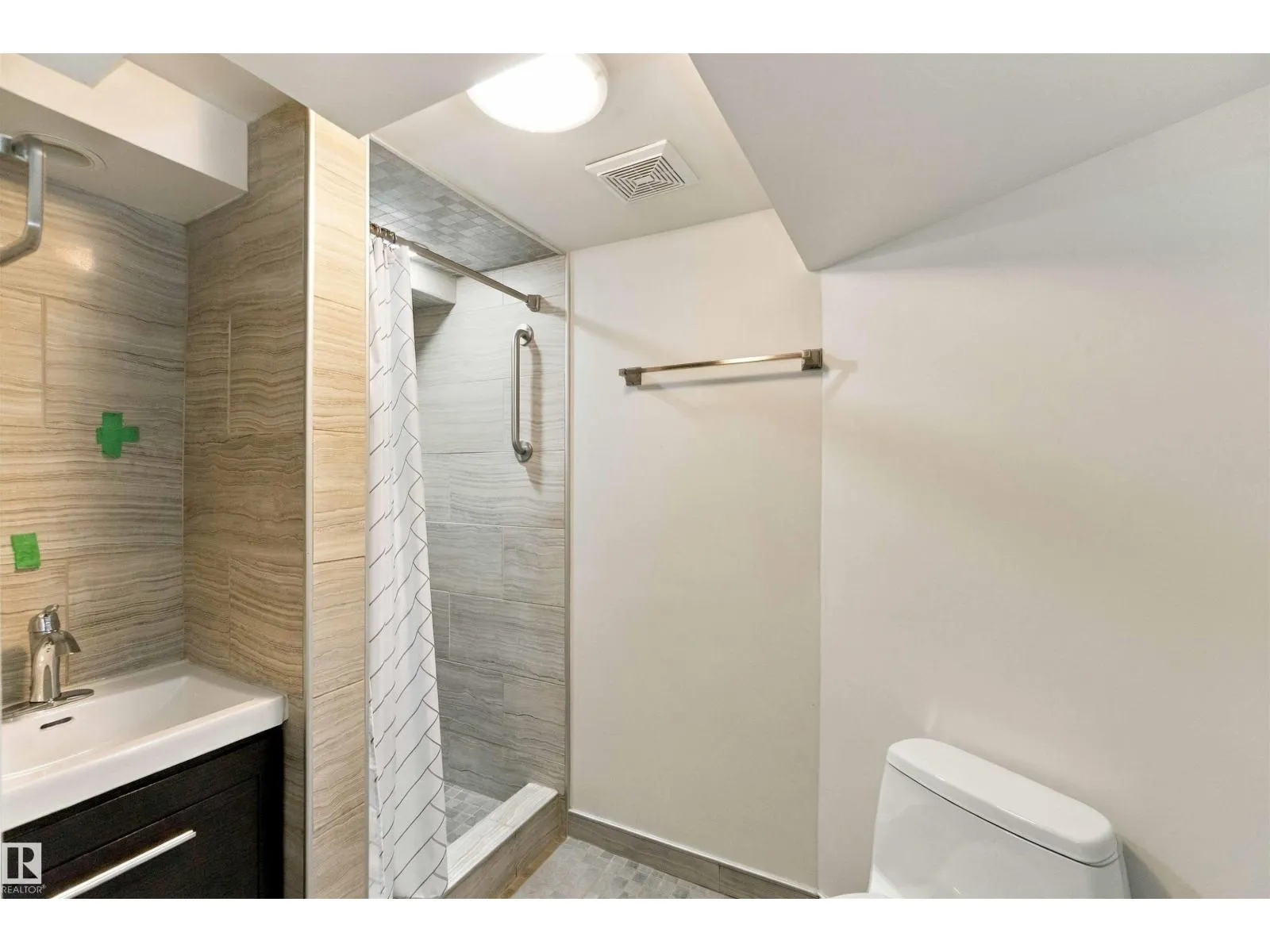 16 BEAUVISTA DR