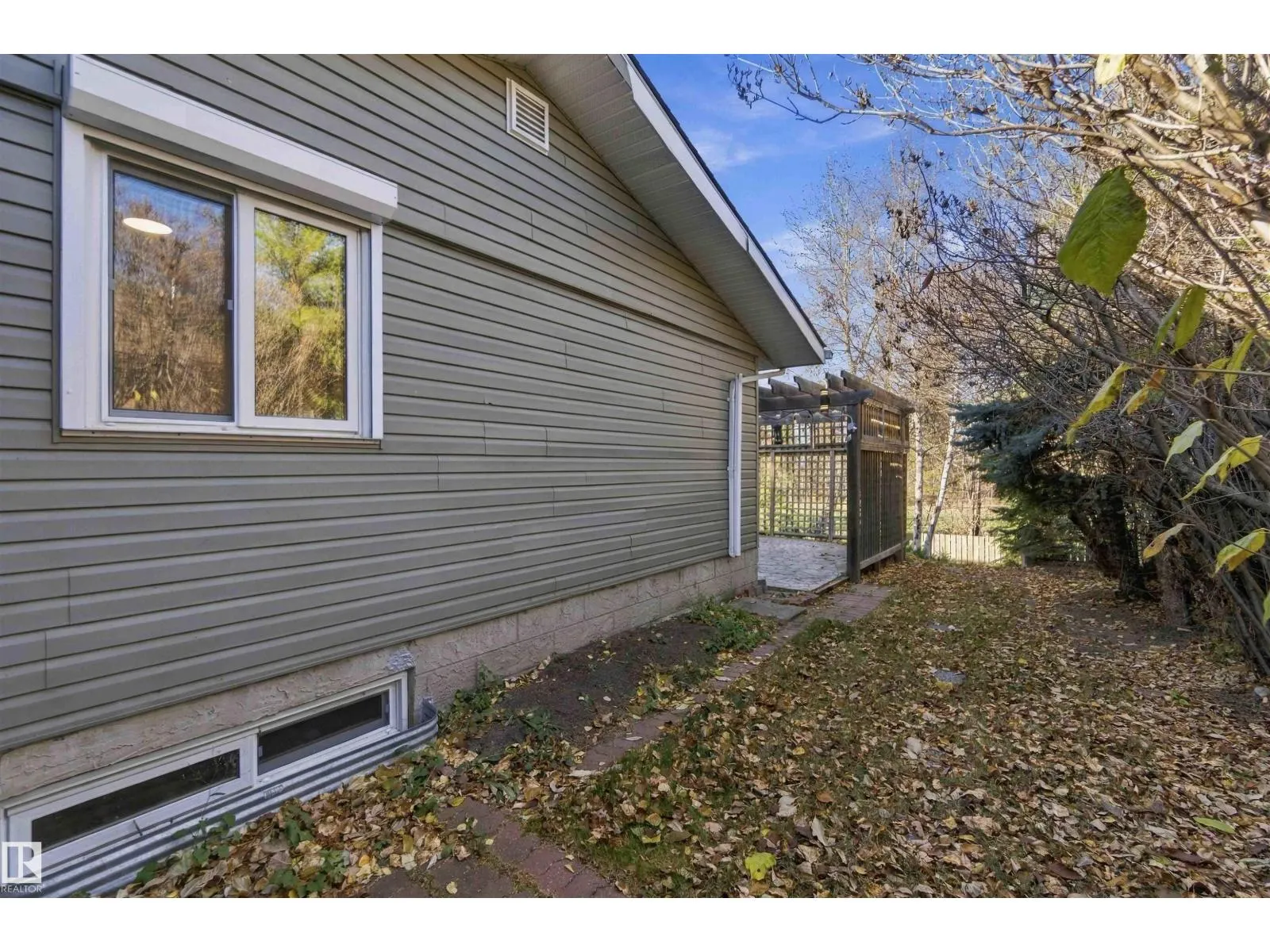 16 BEAUVISTA DR