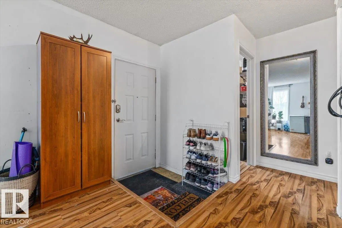 11827 140 AV NW