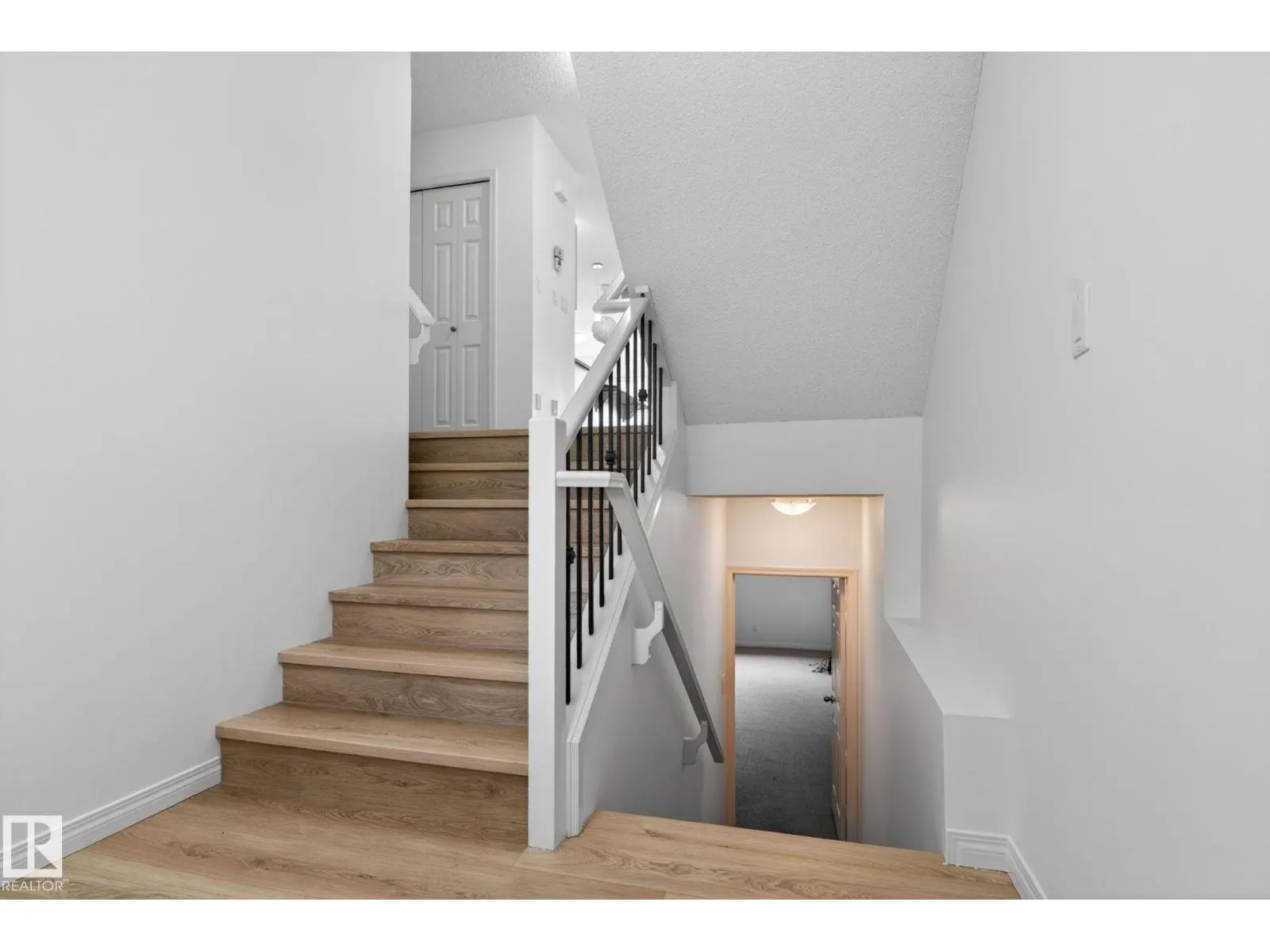 3806 POWELL WD SW