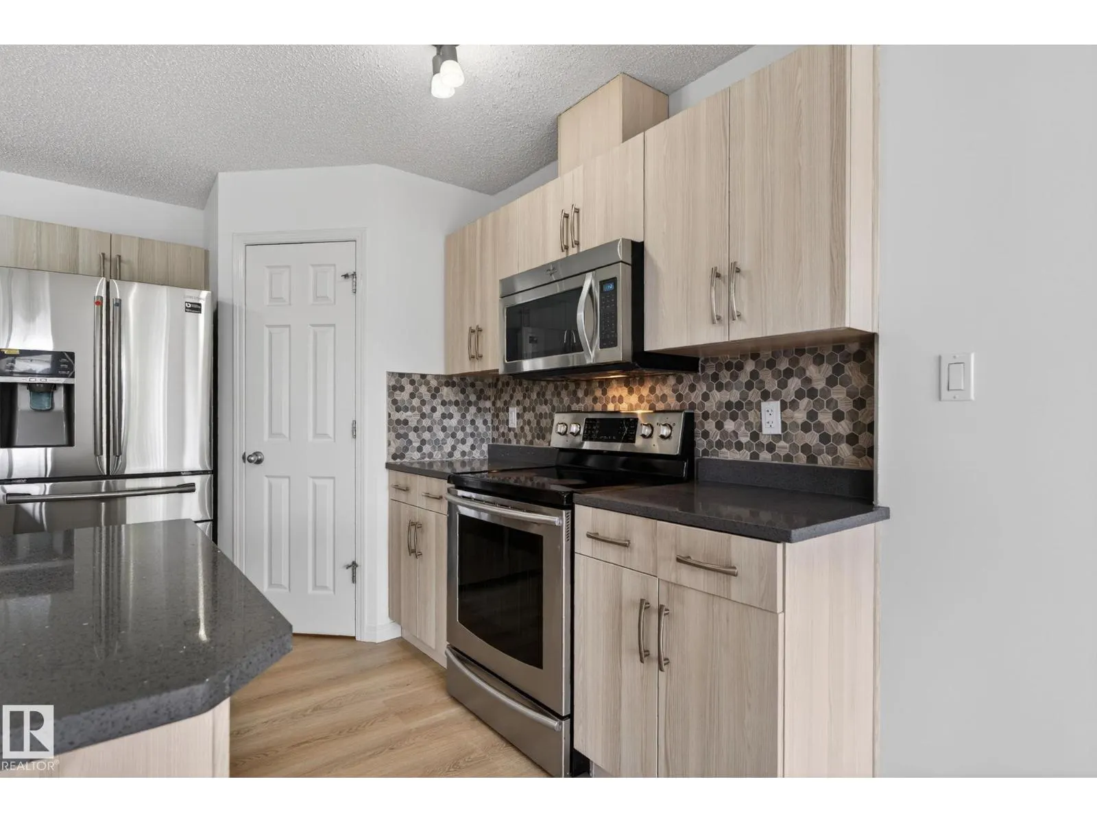 3806 POWELL WD SW