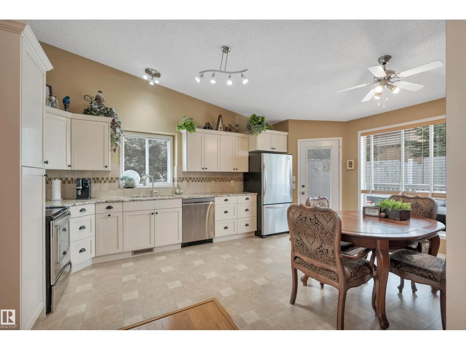 #15 20 DEERBOURNE DR