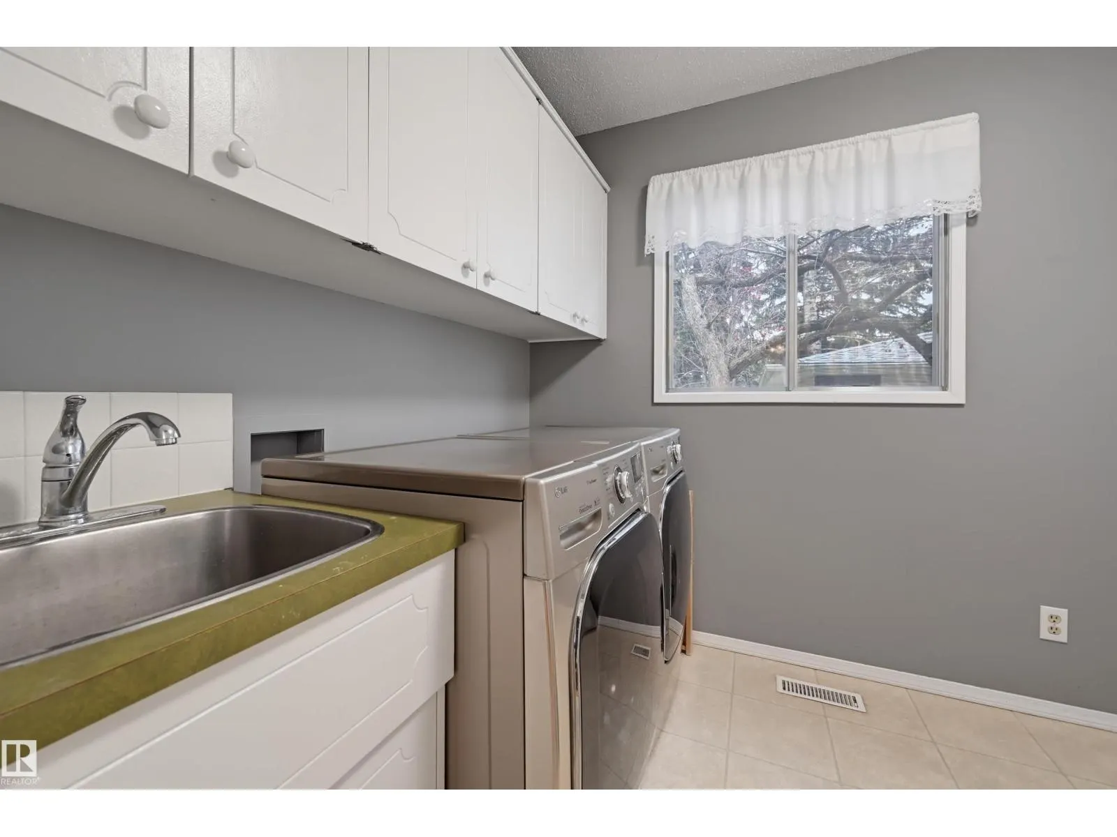 88 QUESNELL RD NW