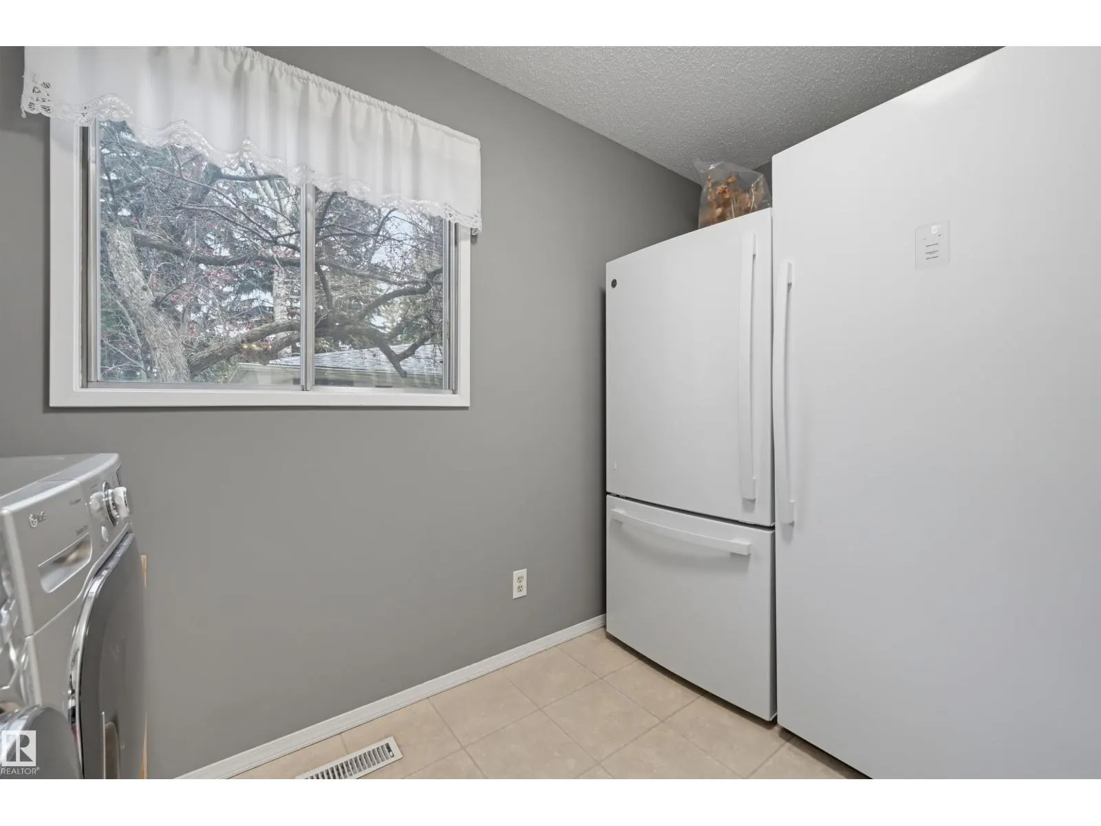 88 QUESNELL RD NW