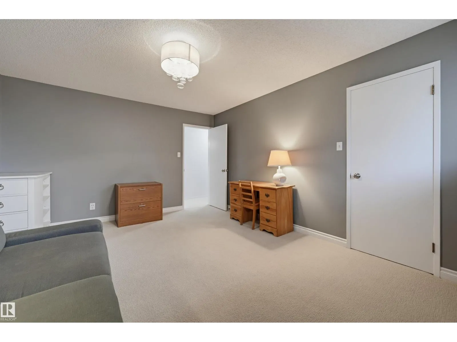 88 QUESNELL RD NW