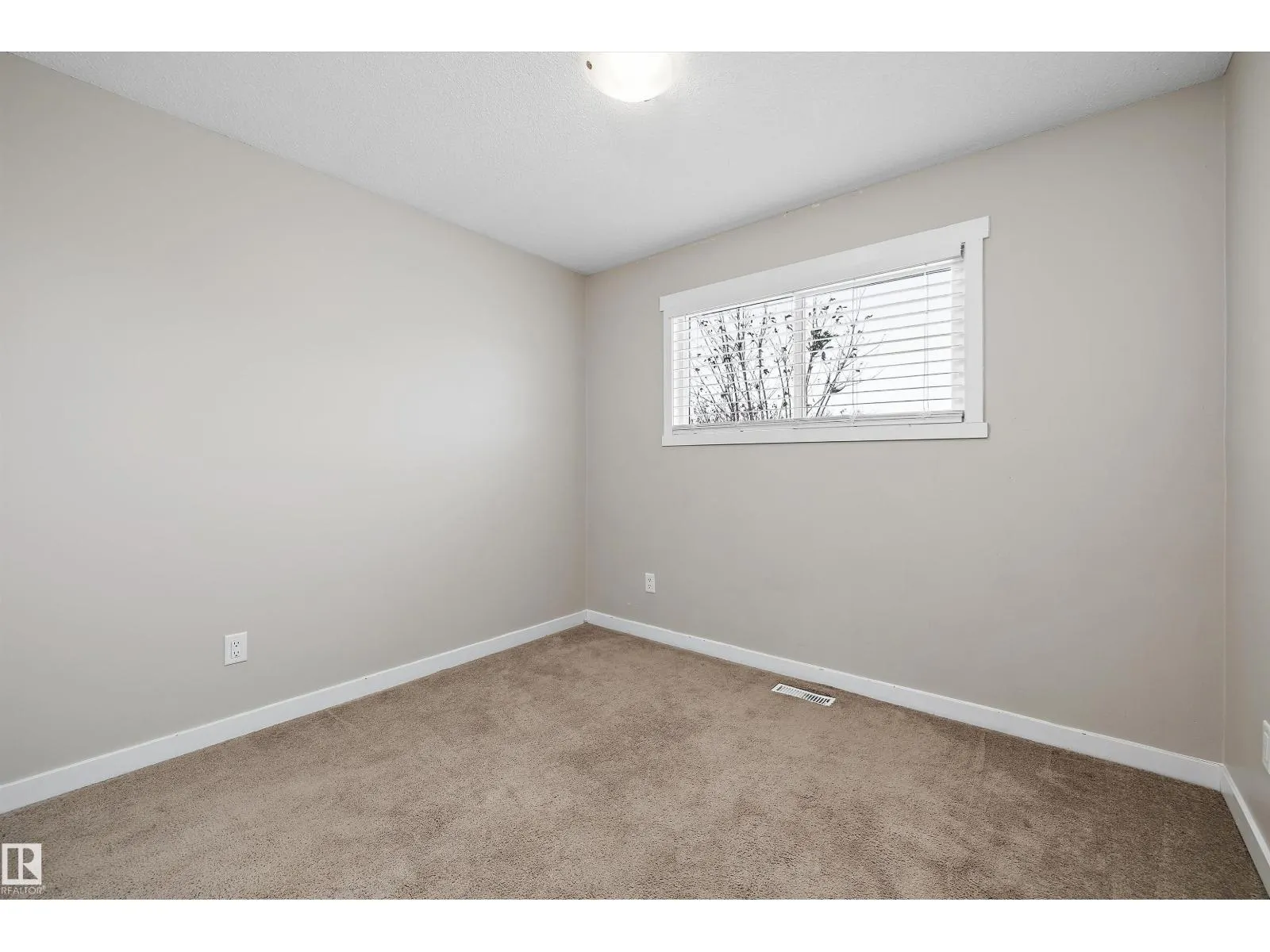 7227 152A AV NW