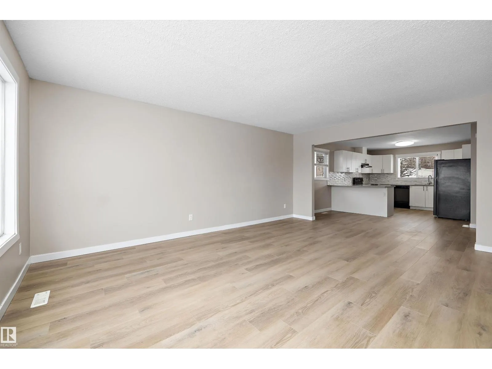 7227 152A AV NW