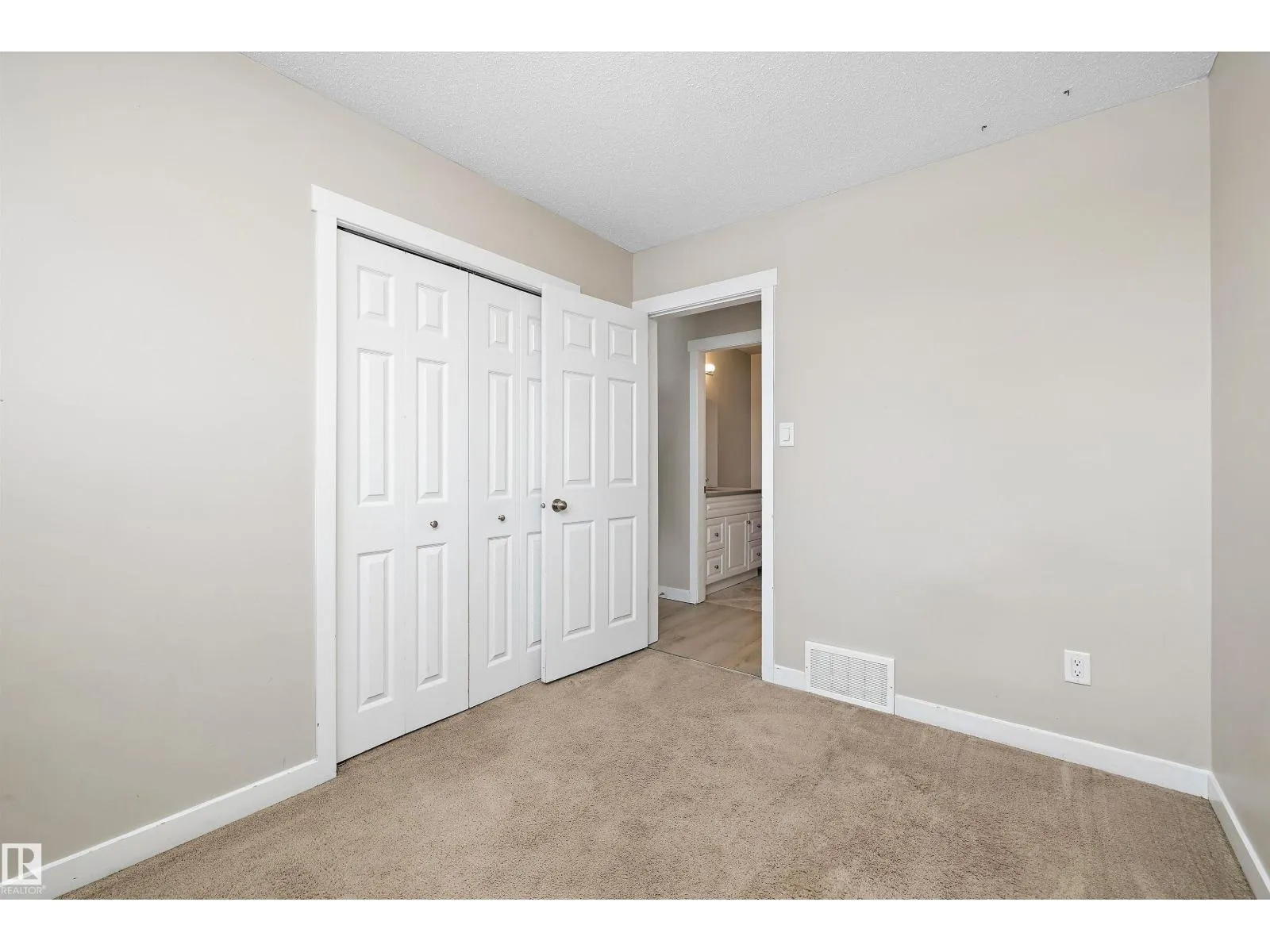 7227 152A AV NW
