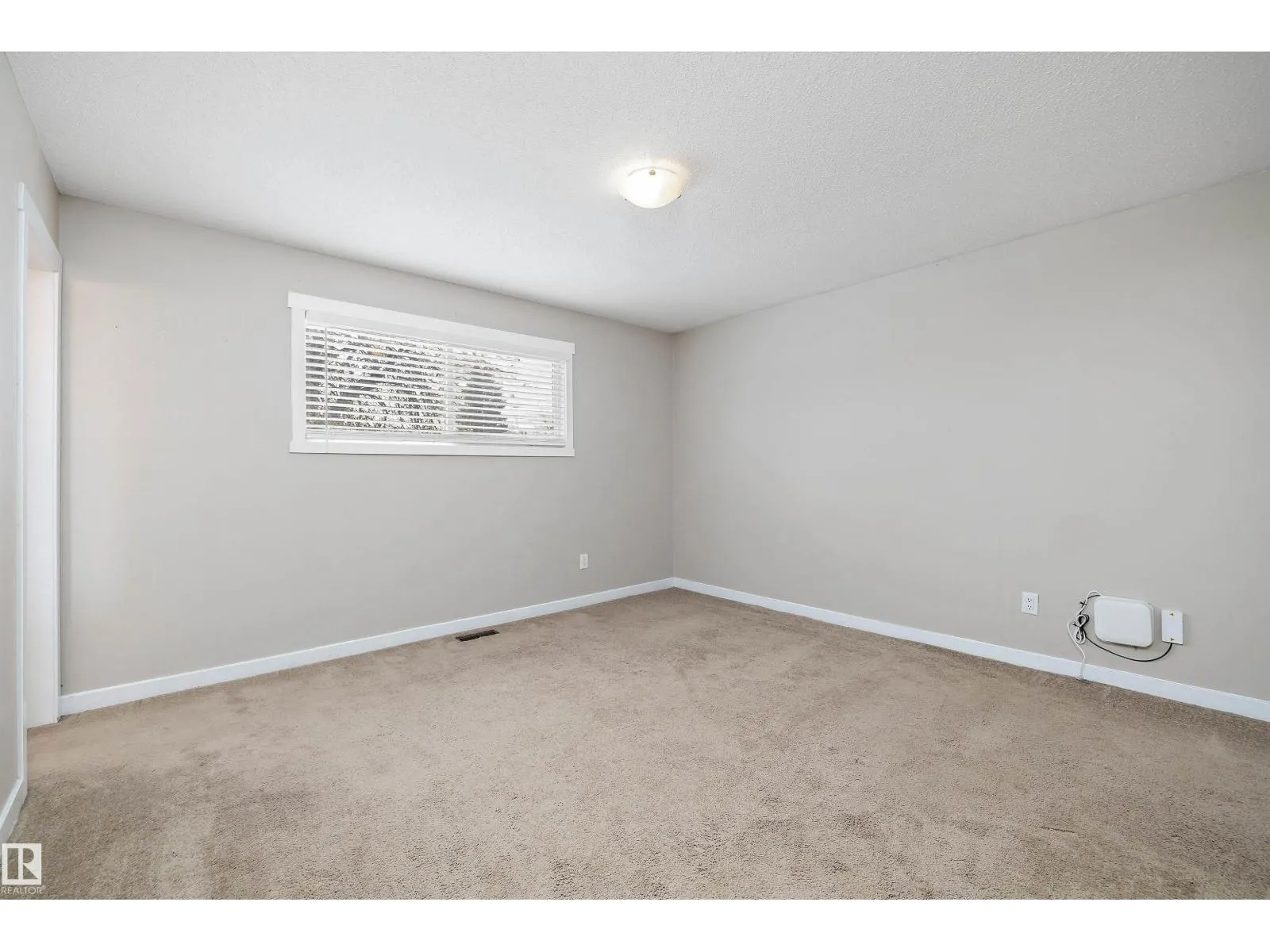 7227 152A AV NW