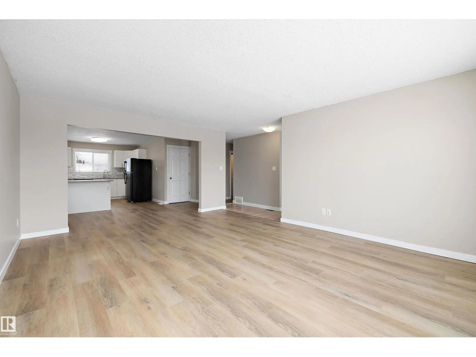 7227 152A AV NW