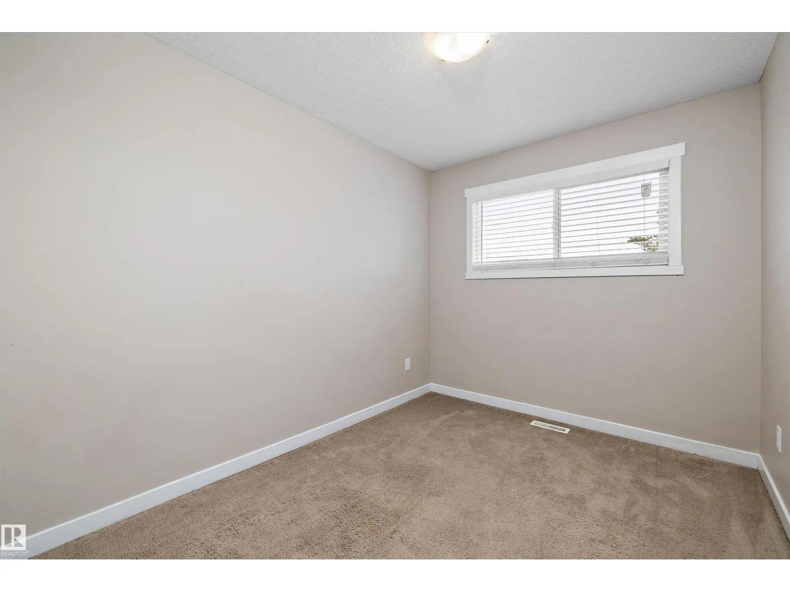 7227 152A AV NW