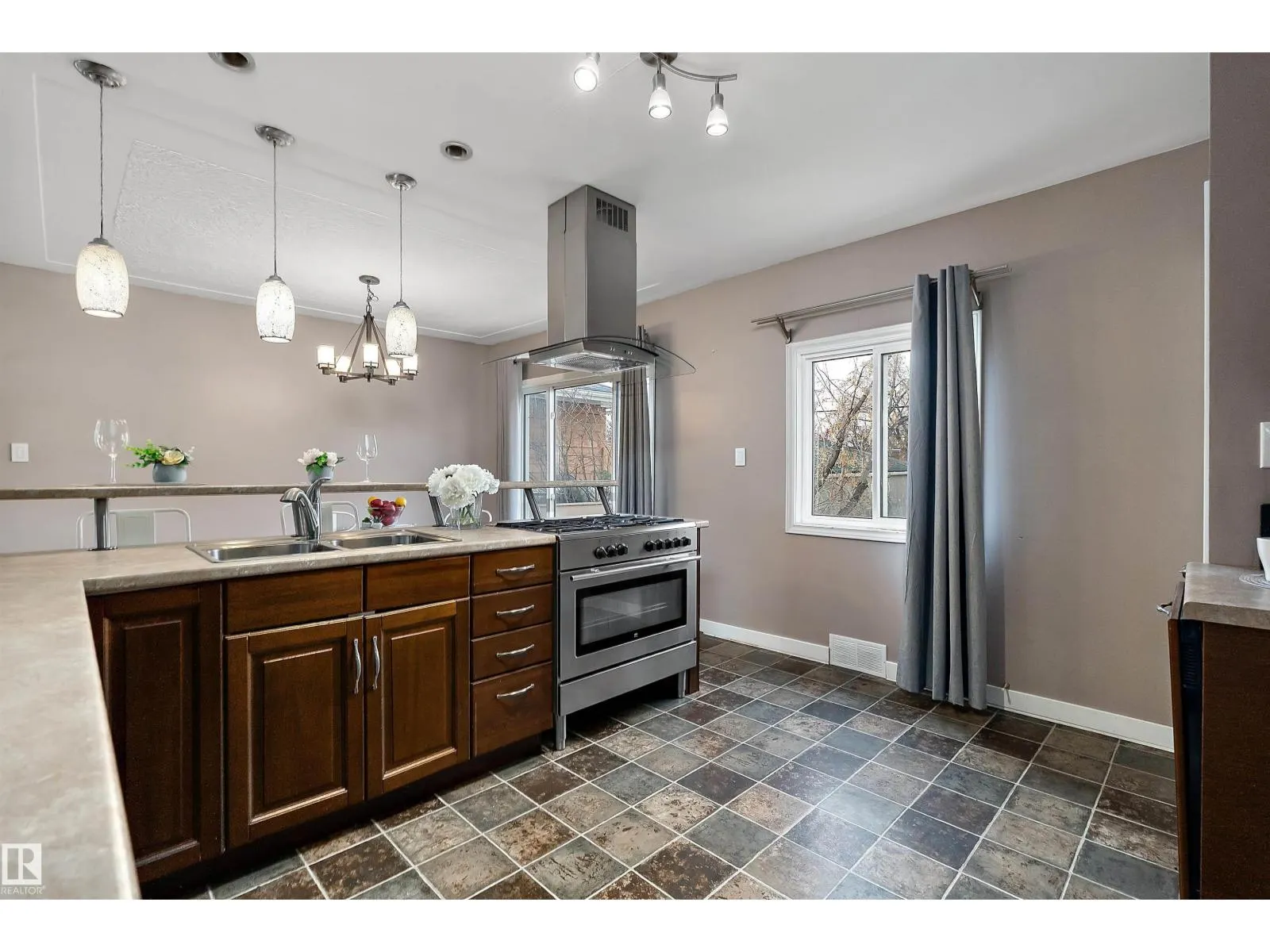 12210 95 ST NW