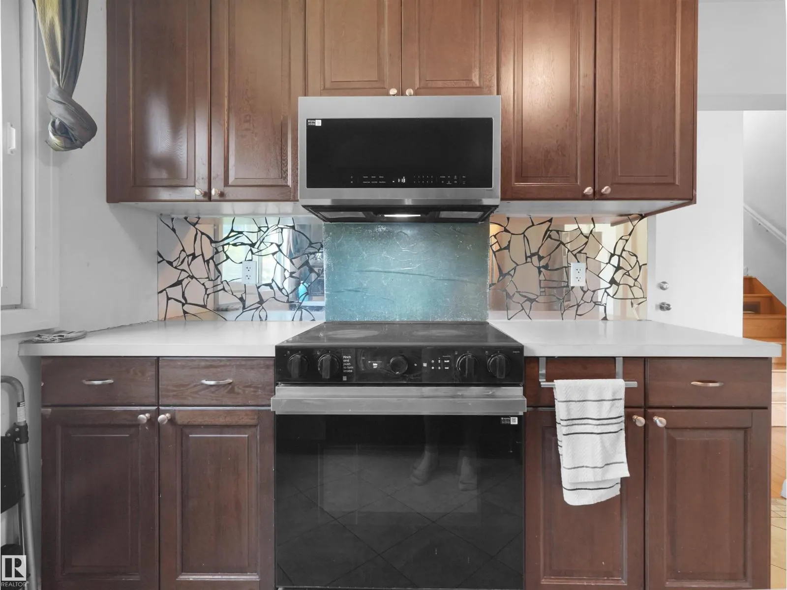9256 75 ST NW