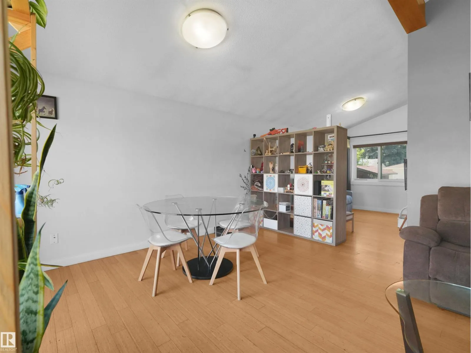 9256 75 ST NW