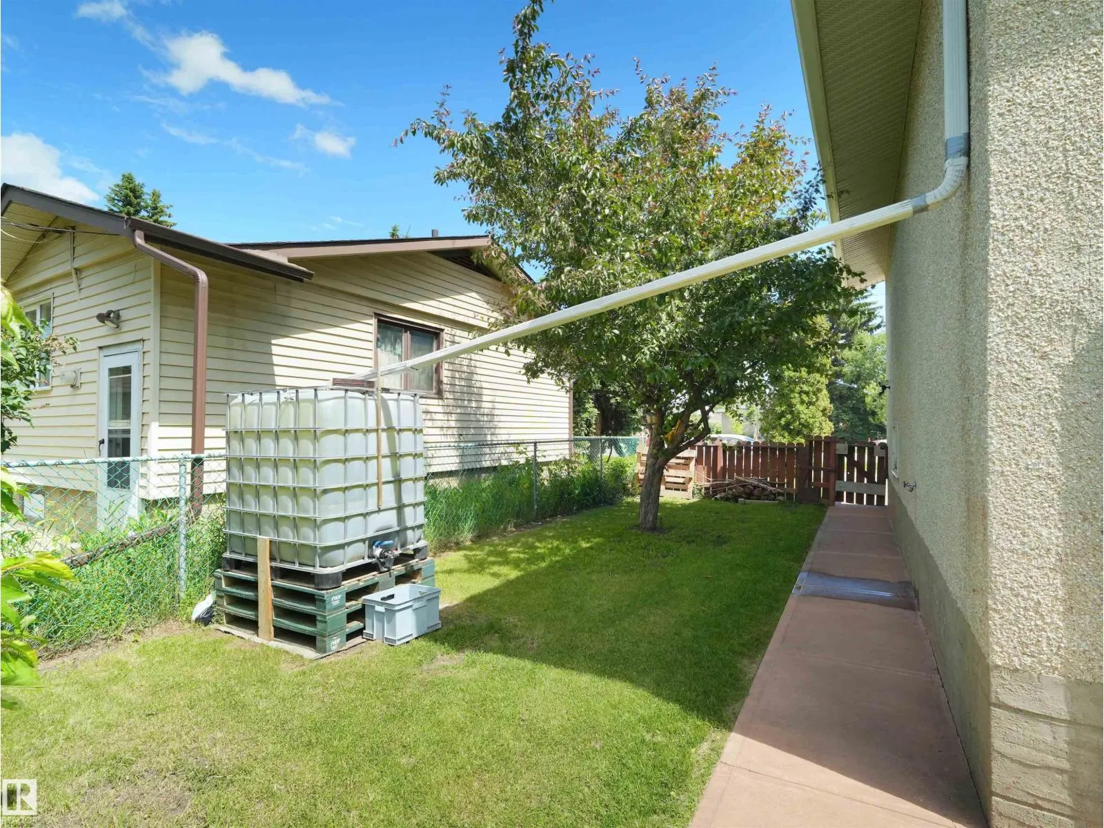 9256 75 ST NW