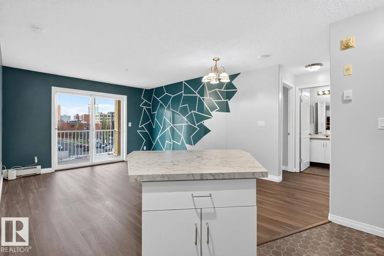 #402 10535 122 ST NW