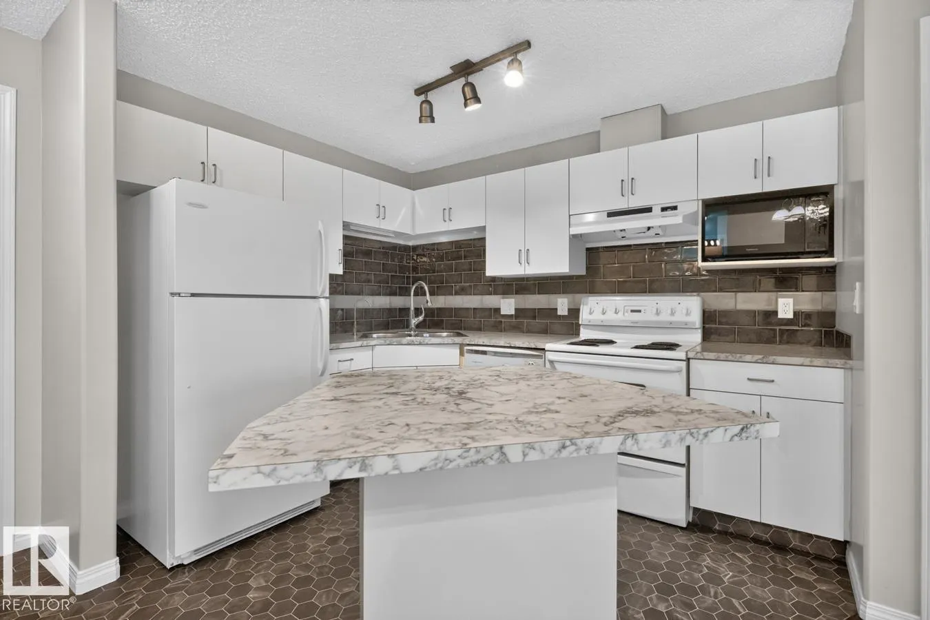 #402 10535 122 ST NW