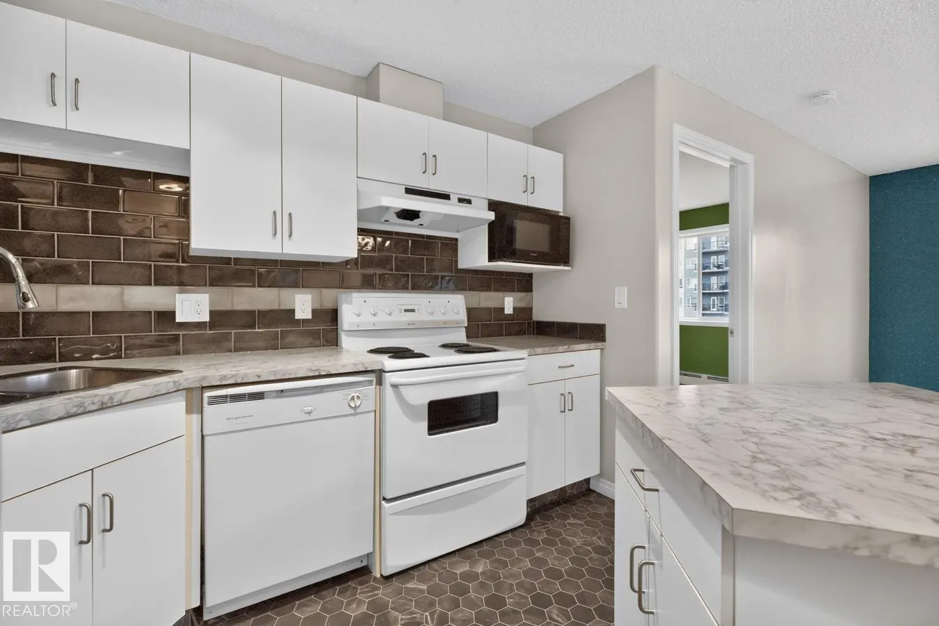 #402 10535 122 ST NW