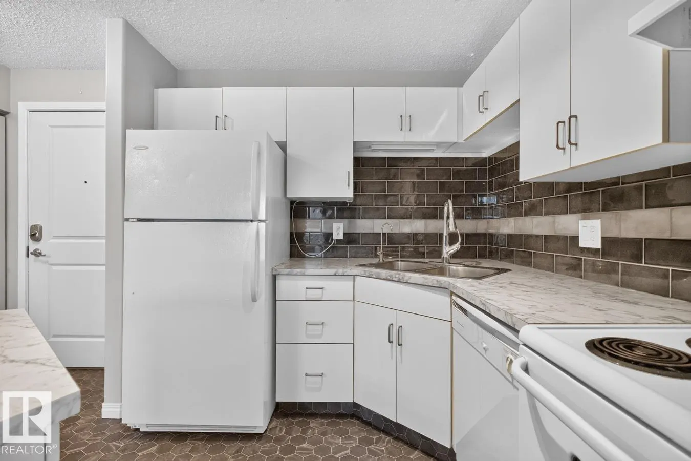 #402 10535 122 ST NW