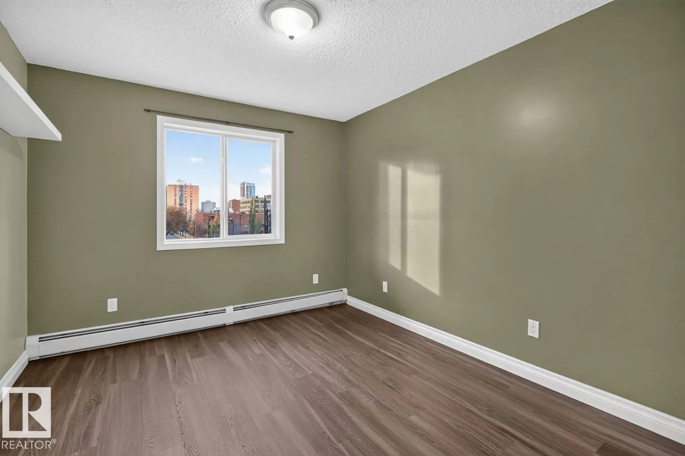 #402 10535 122 ST NW