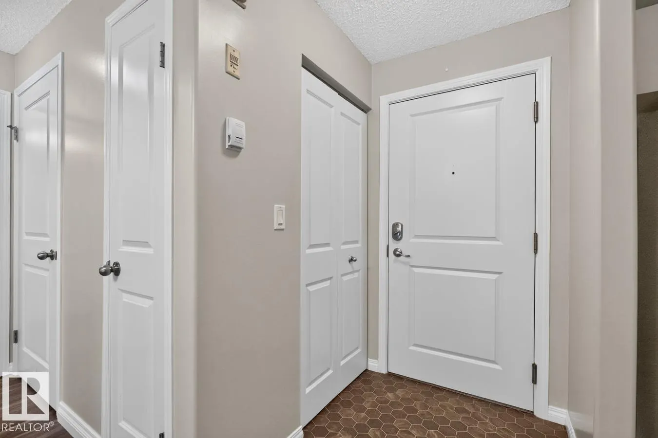 #402 10535 122 ST NW