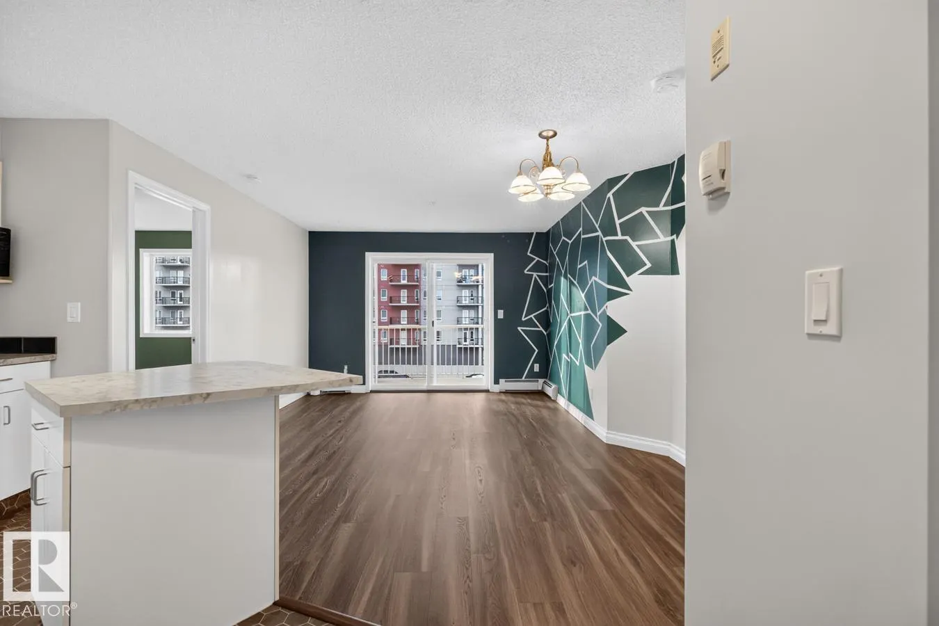 #402 10535 122 ST NW