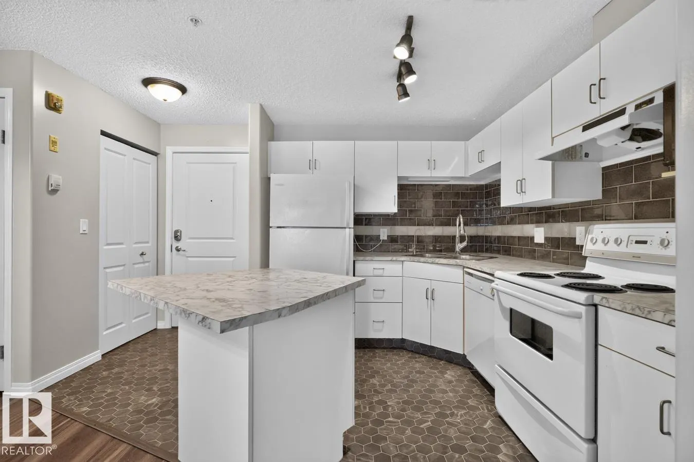 #402 10535 122 ST NW