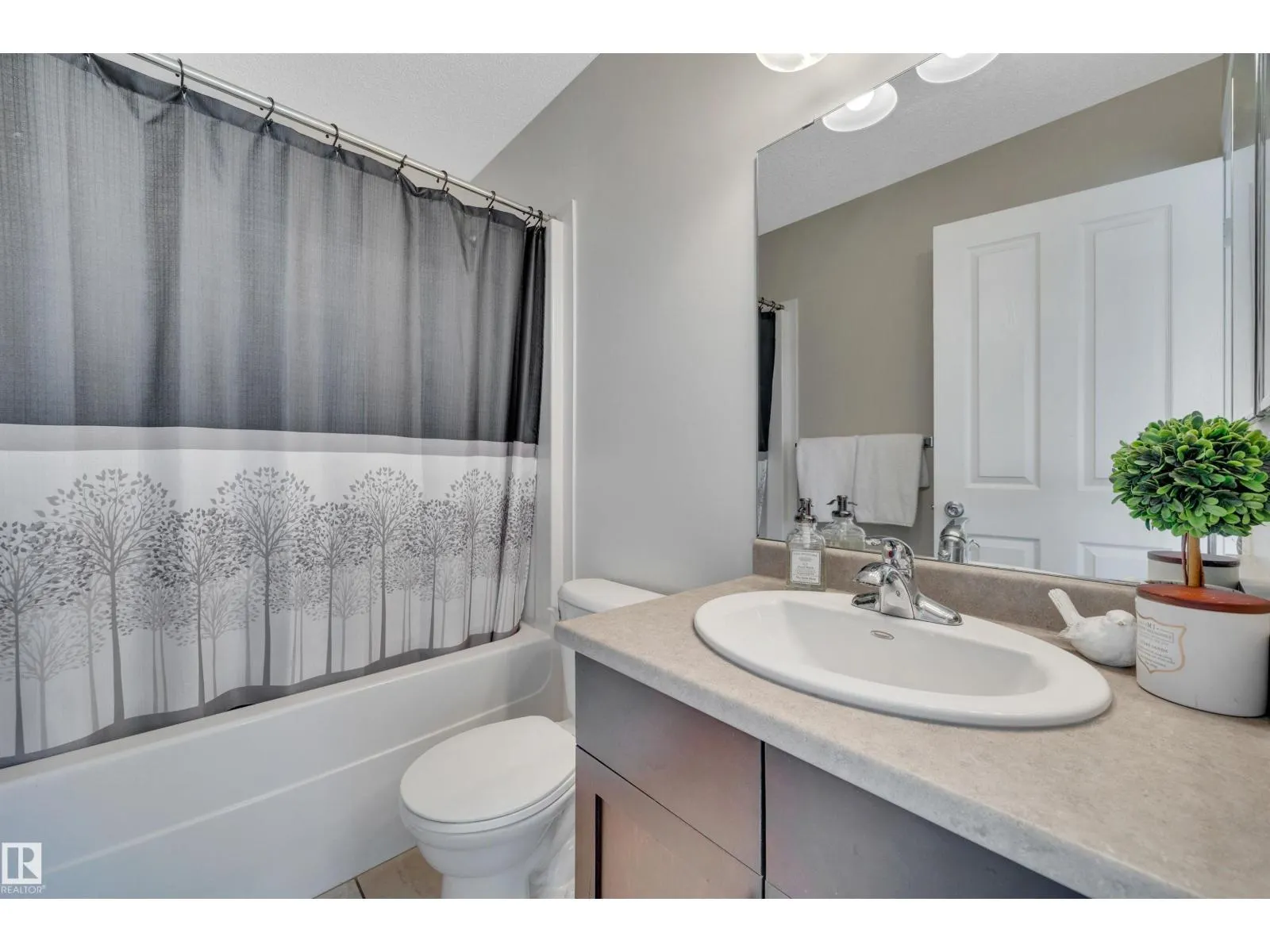#73 1804 70 ST SW