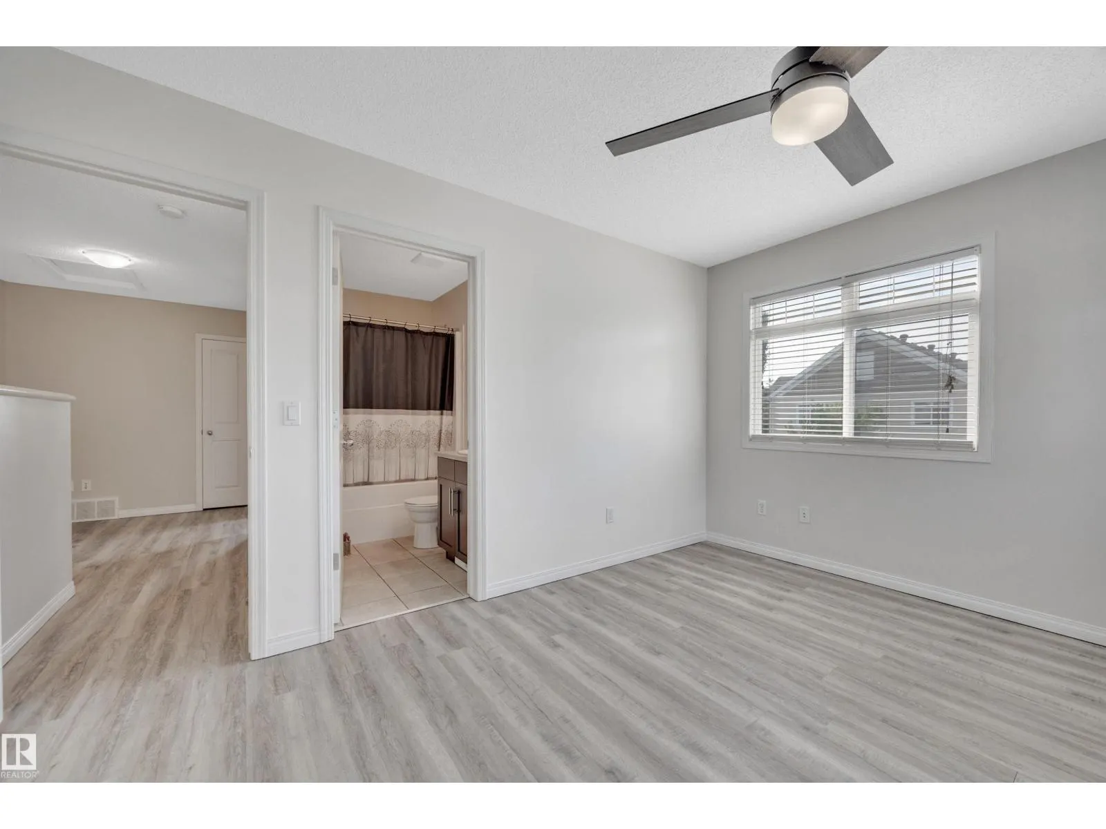 #73 1804 70 ST SW