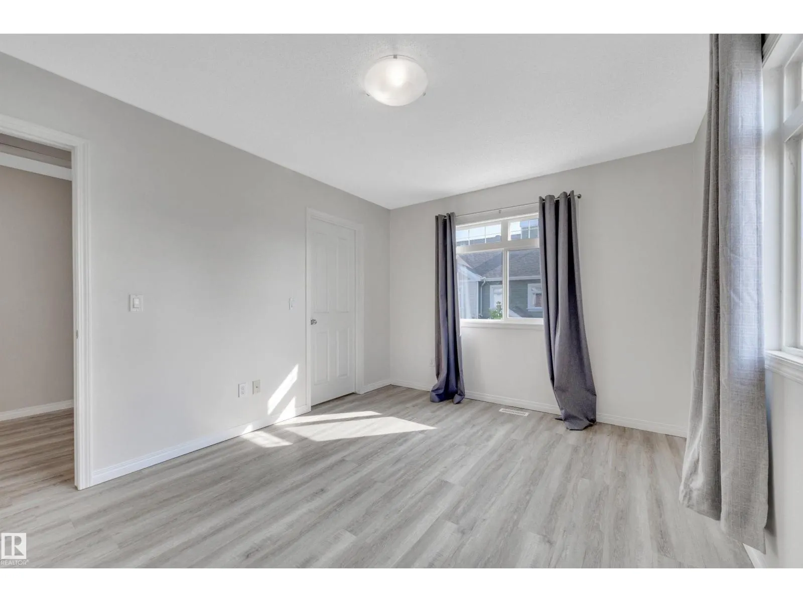 #73 1804 70 ST SW