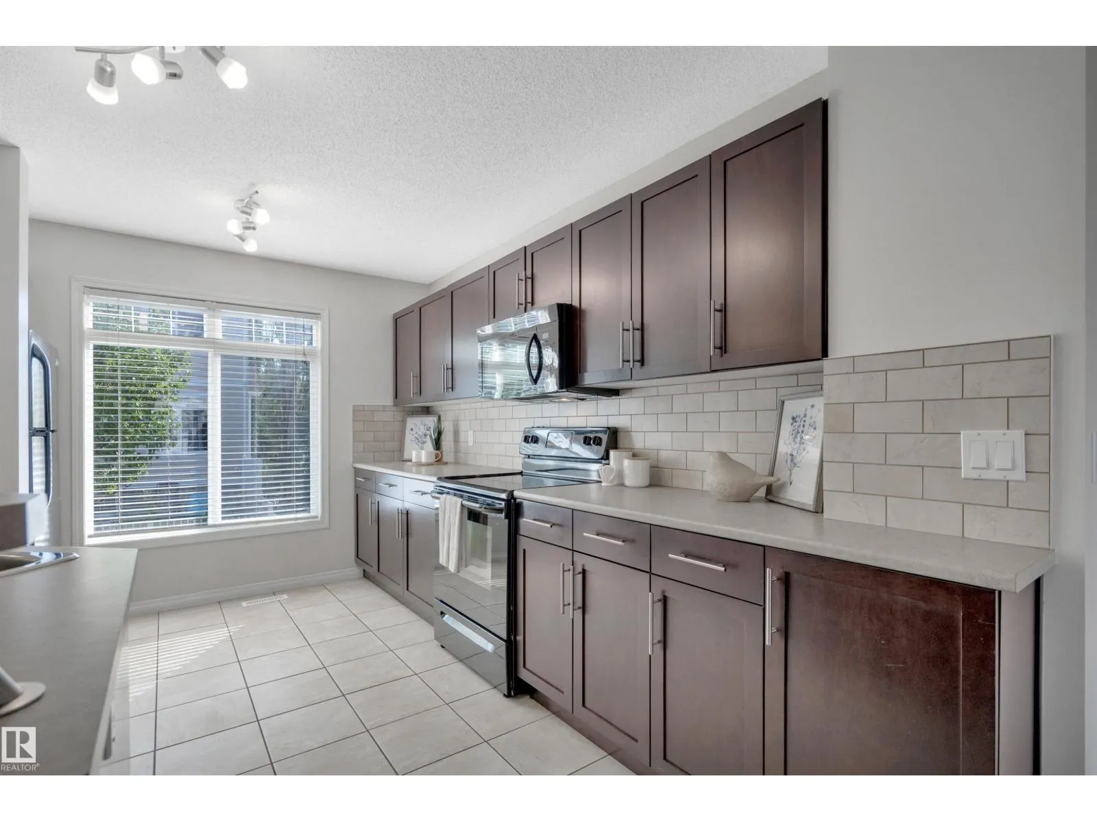 #73 1804 70 ST SW