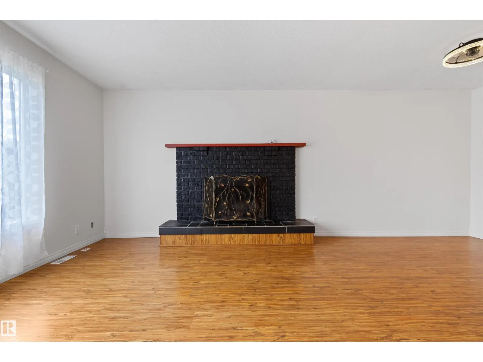 5223 44 AVE