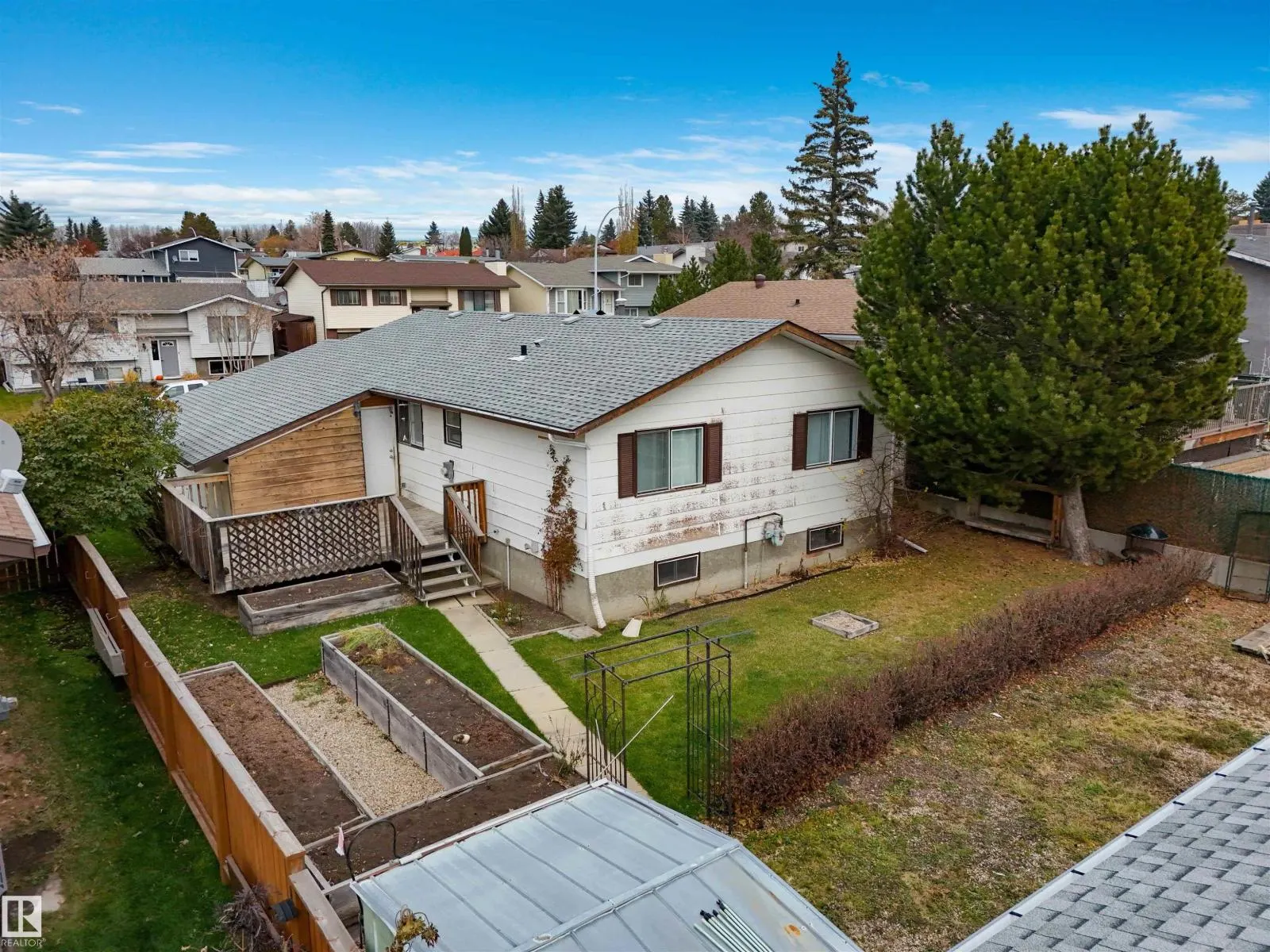 5223 44 AVE