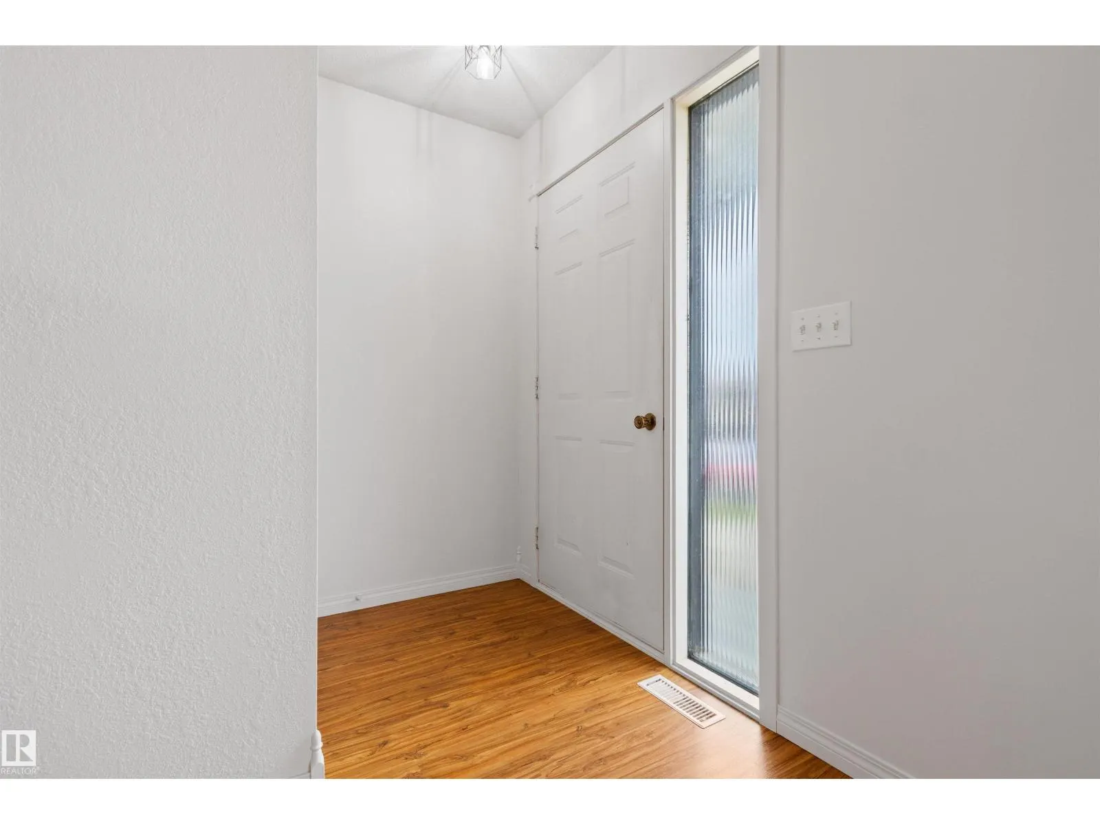 5223 44 AVE