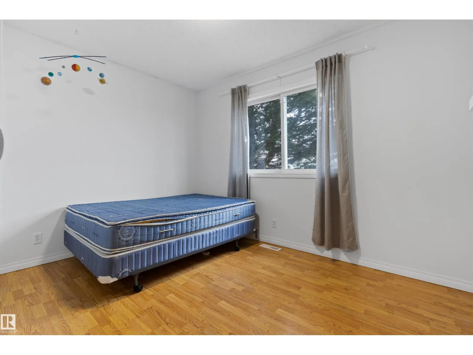 5223 44 AVE