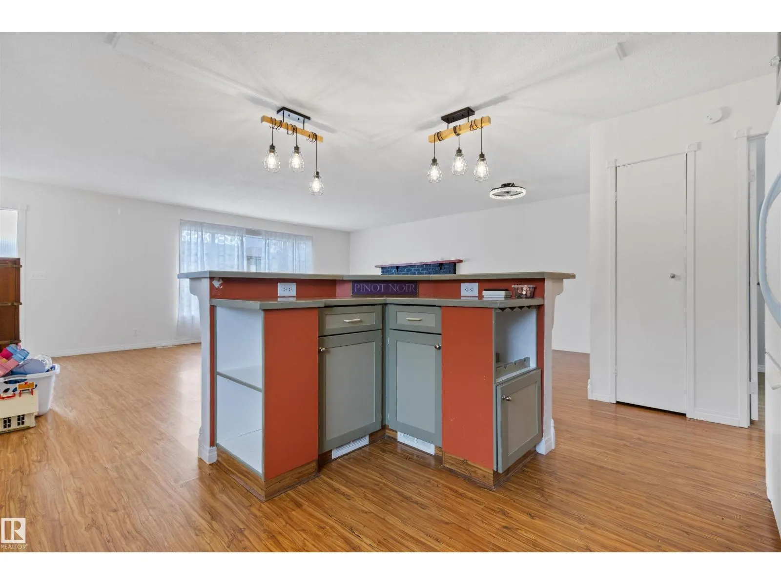 5223 44 AVE
