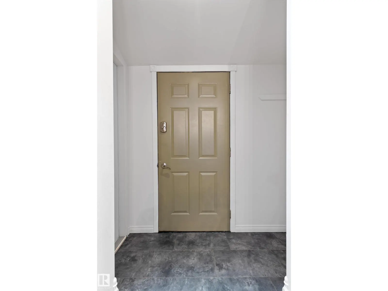 5223 44 AVE