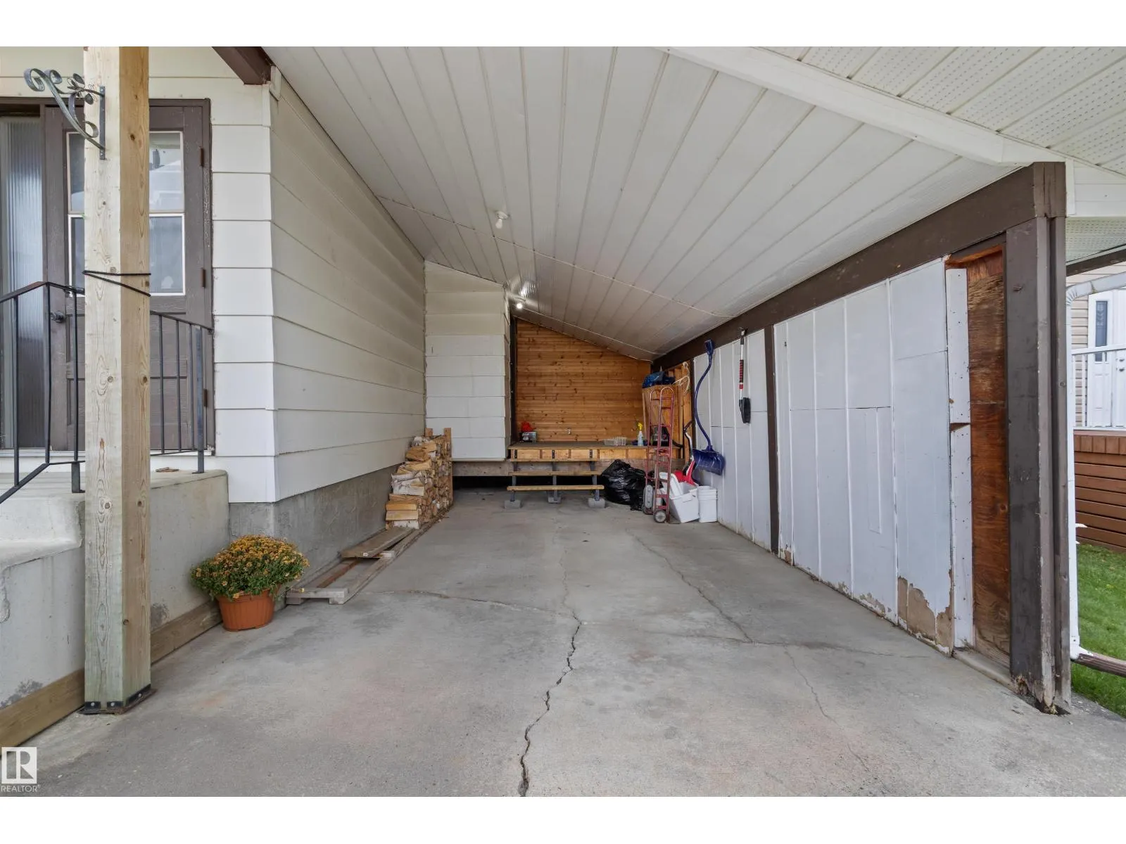 5223 44 AVE
