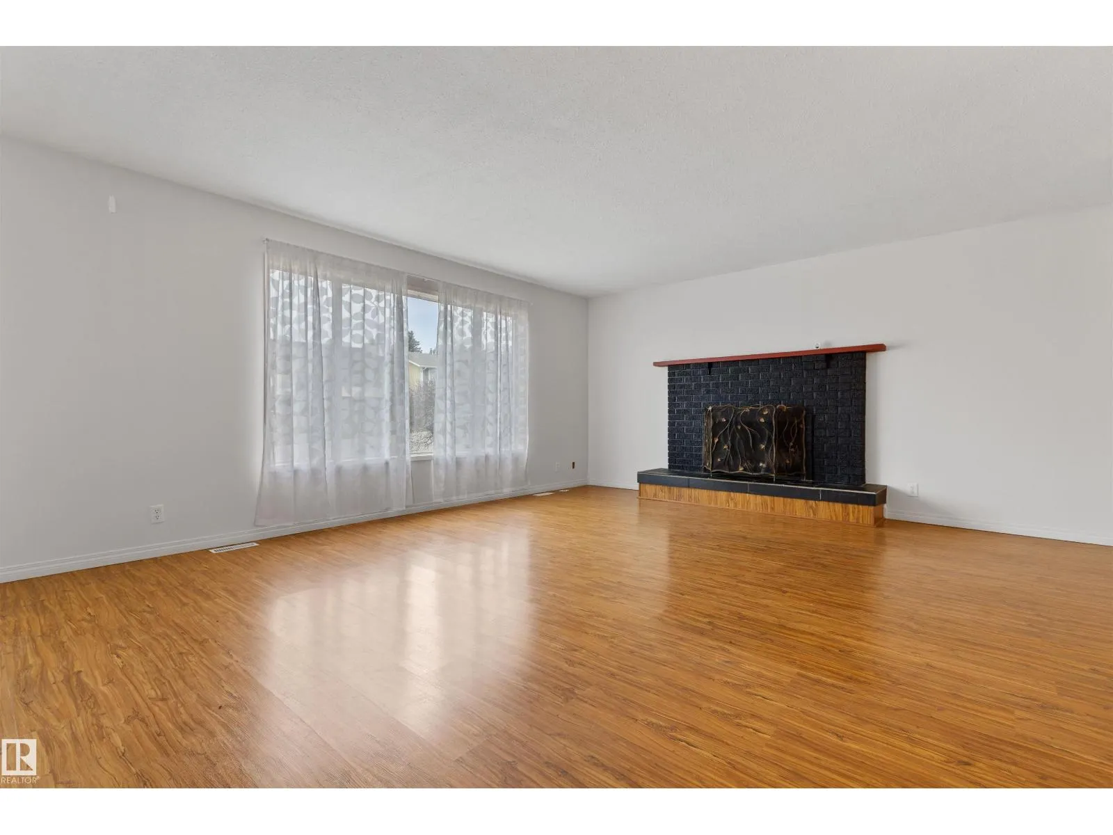 5223 44 AVE